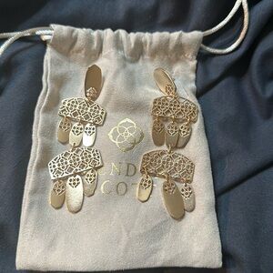 NWOT & never worn rose gold Kendra Scott chandelier earrings.